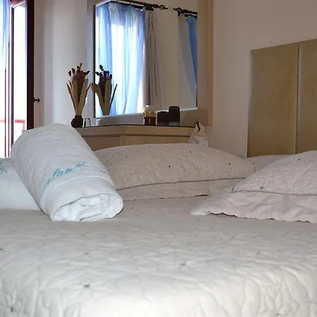 Dream Island 3* Fira (Santorini)
